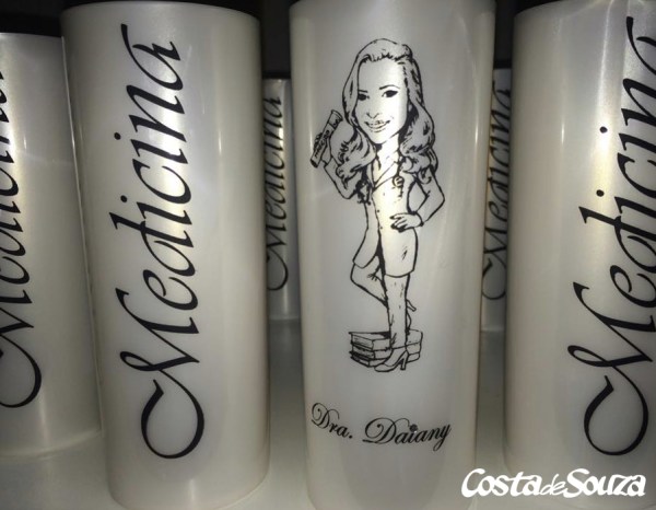 caricatura formatura medicina copo